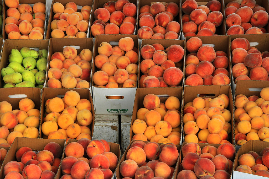 Peaches and Pears Chavez fruit stand, Orem. Utah. arbyreed Flickr
