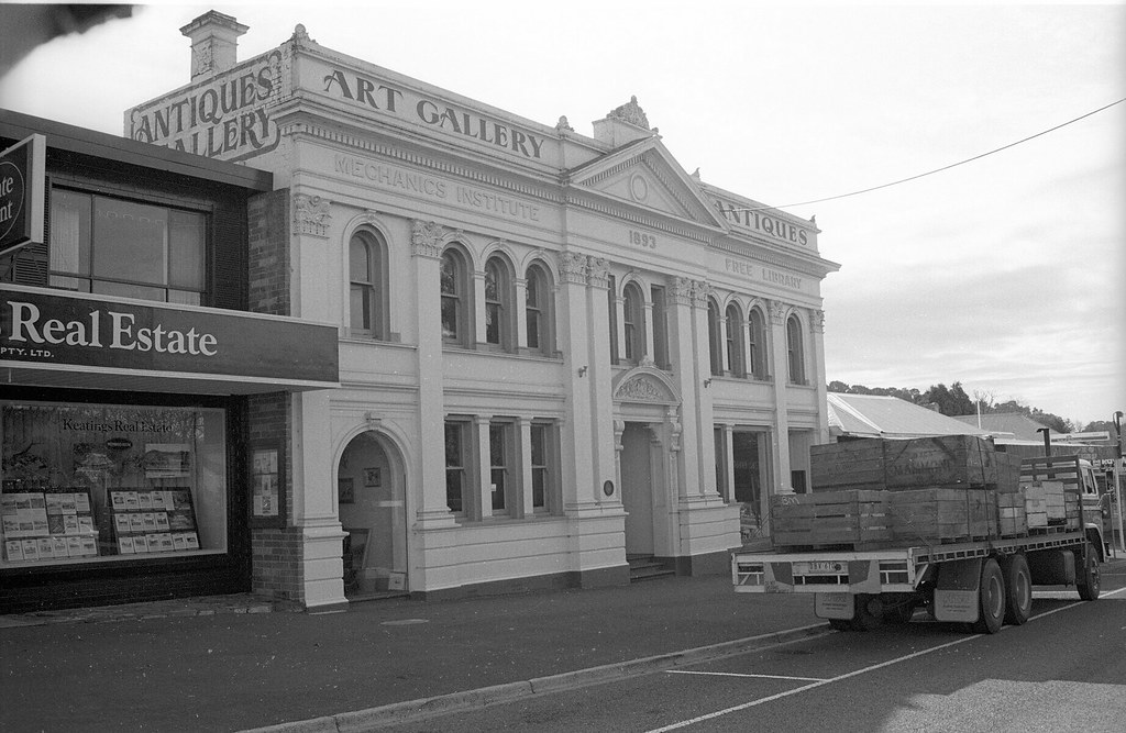 WOODEND HIGH STREET 085, WOODEND MECHANICS INSTITUTE & FRE… Flickr