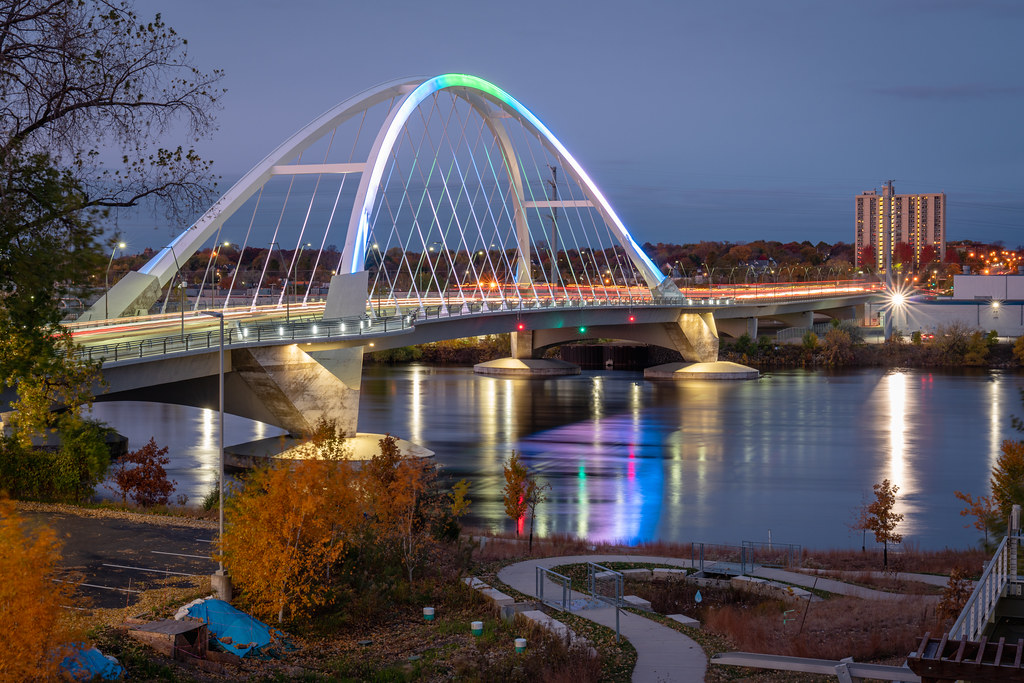 Lowry Avenue Bridge View of the Lowry Avenue Bridge, lit u… Flickr