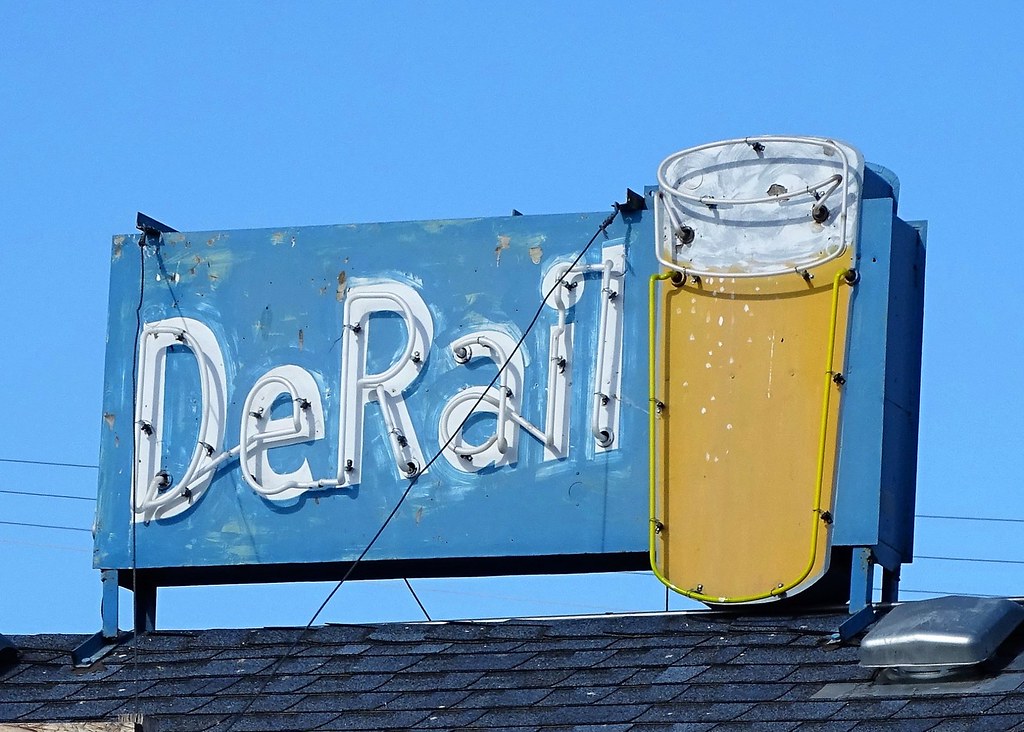 ID, Glenns FerryU.S. 30 DeRail Oregon Trail Bar Neon Sign… Flickr