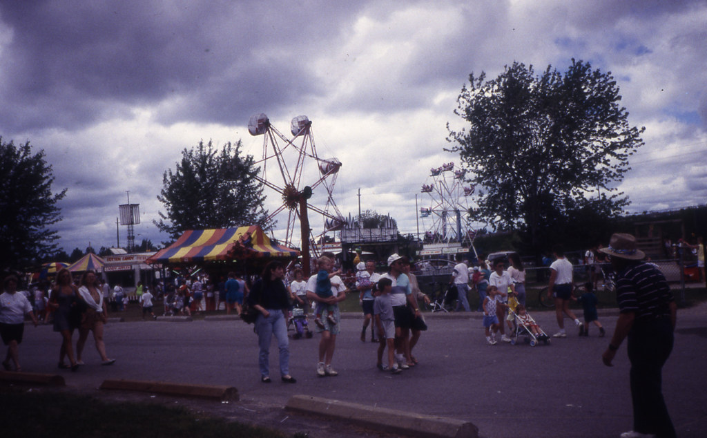 2015111994029 Midway at the Waterfront Festival and Fol… Flickr