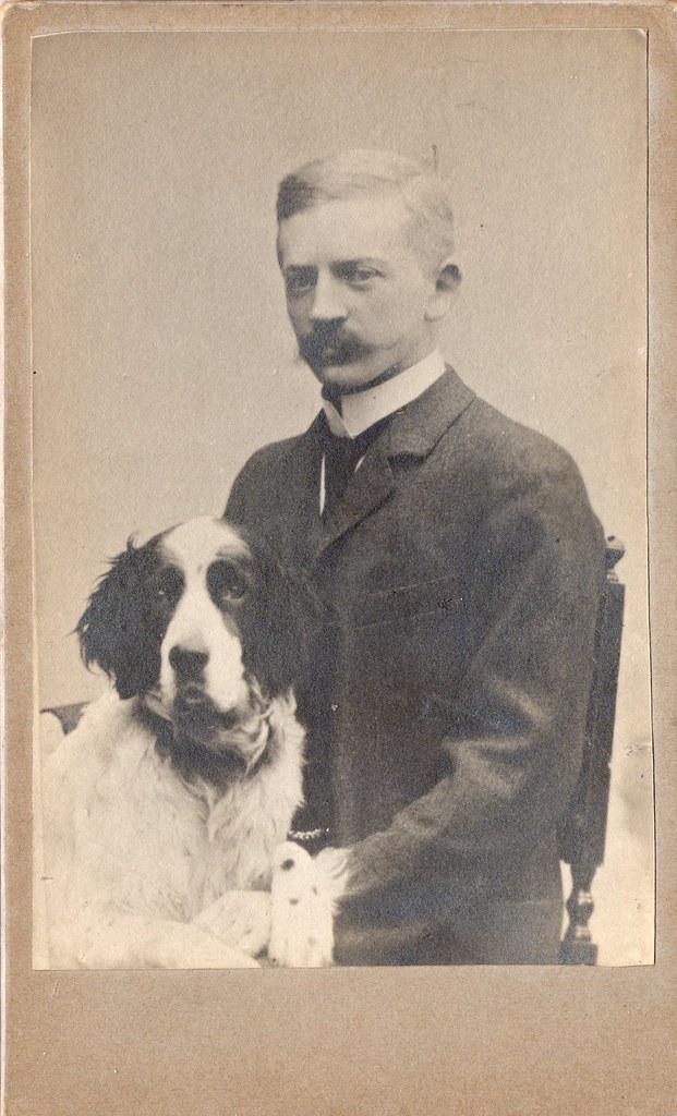 Eugen Schauman & Lucaskoira Kuvaaja tuntematon. Sanna Li… Flickr