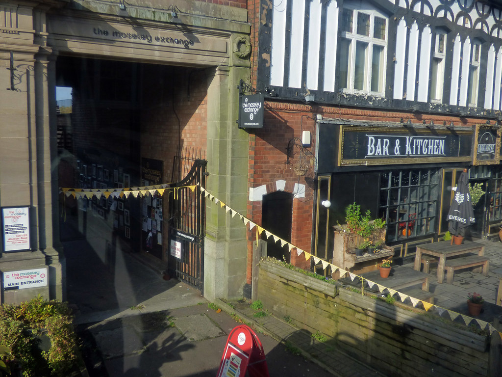 Bunting at The Moseley Exchange a photo on Flickriver