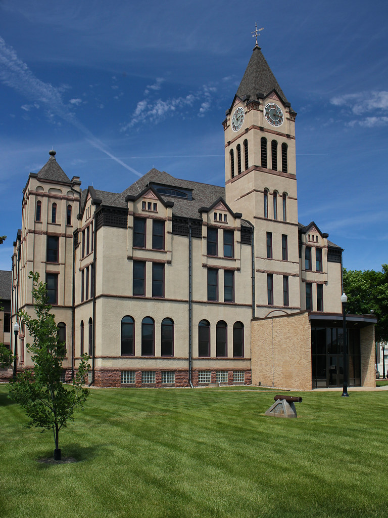 Lincoln County Courthouse Canton, SD Tom McLaughlin Flickr