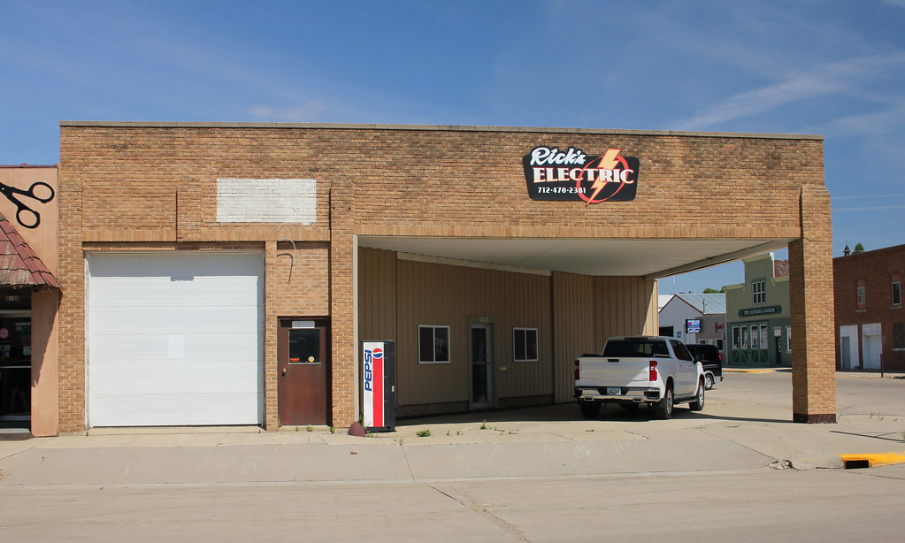 Gas Station Rock Valley, IA Tom McLaughlin Flickr
