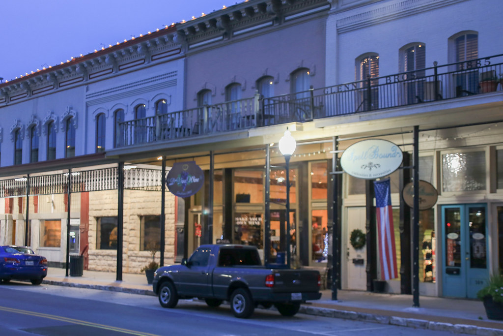 GranburyTexas8920 Granbury, TX town square decorated for… Flickr
