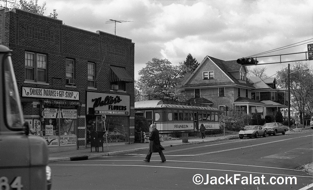 Nutley, NJ. Bus Station, Smokers Paradise & Gift Shop, Wal… Flickr