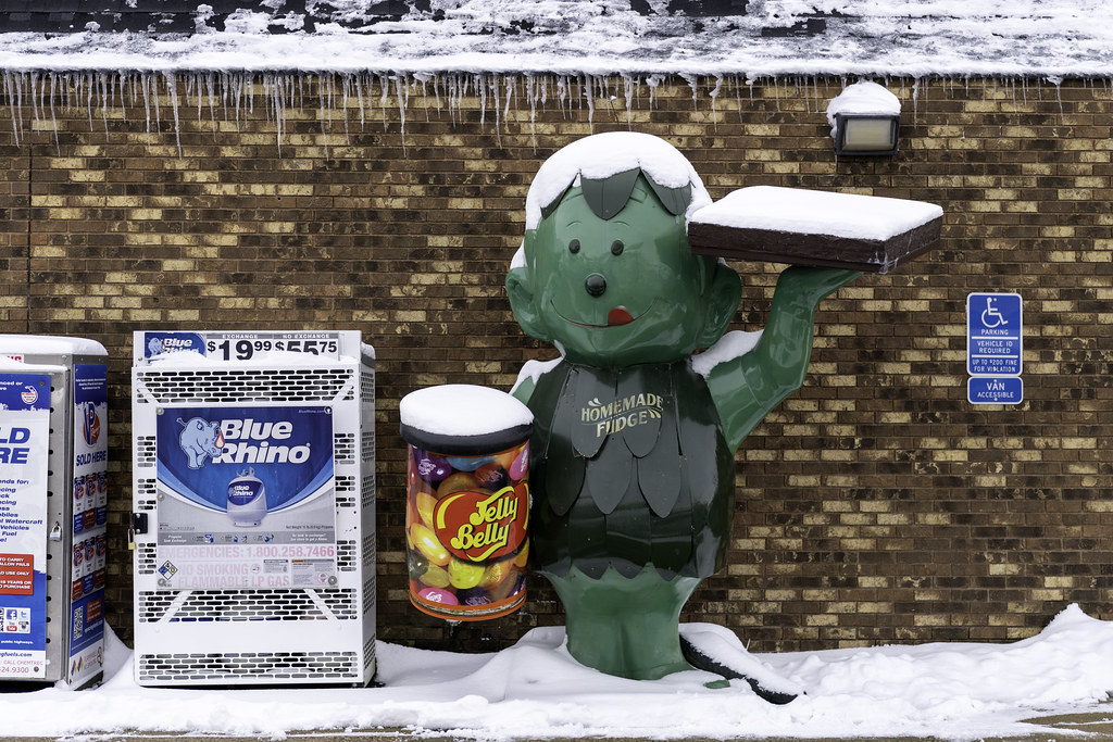 Sprout Statue at Blue Earth Auto & Truck Stop in Blue Eart… Flickr