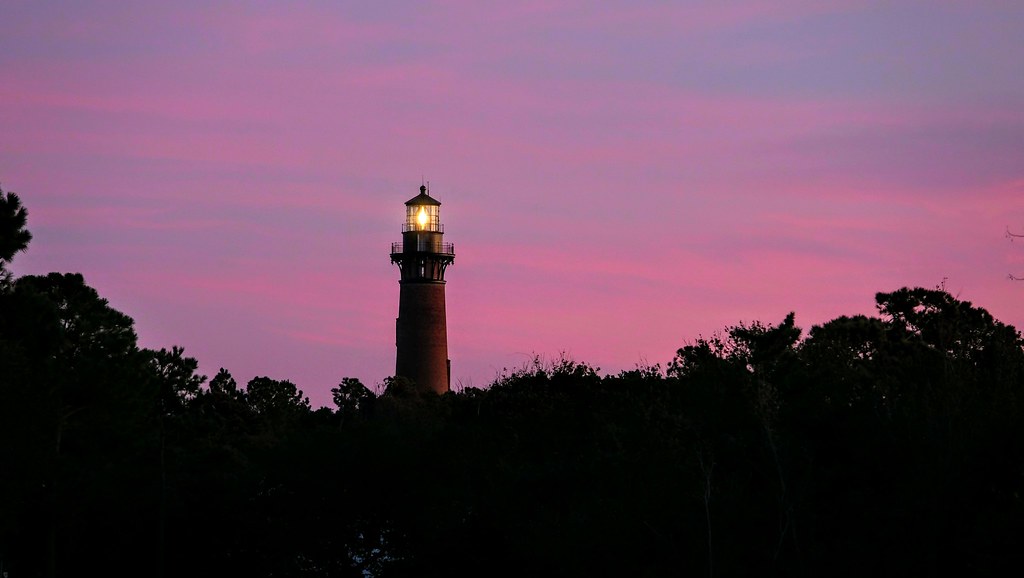 Currituck Light The Currituck Lighthouse at dusk in Coroll… Flickr