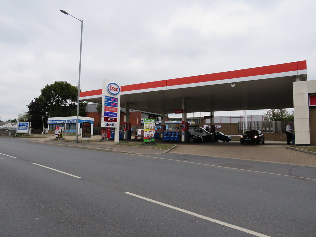 Esso Mile Cross Lane, Norwich, Norfolk 1 Esso for well o… Flickr