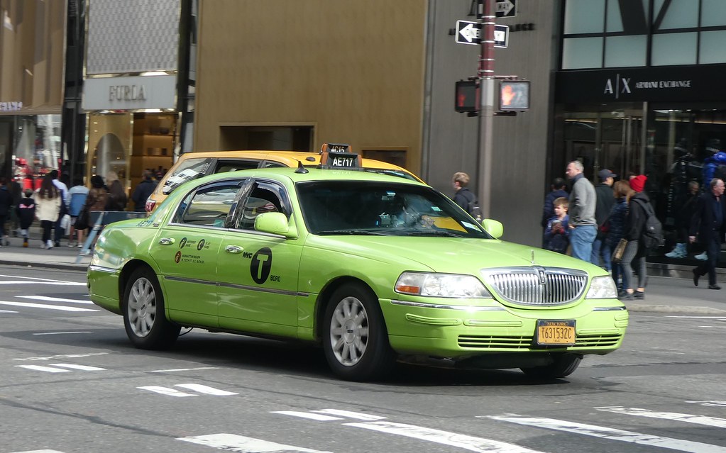 NYC Boro Taxi Lincoln Town Car (1) rwcar4 Flickr