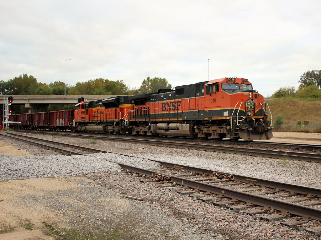 BNSF 1018 La Crosse, WI Empty ballast train UWQMSTC5. Flickr