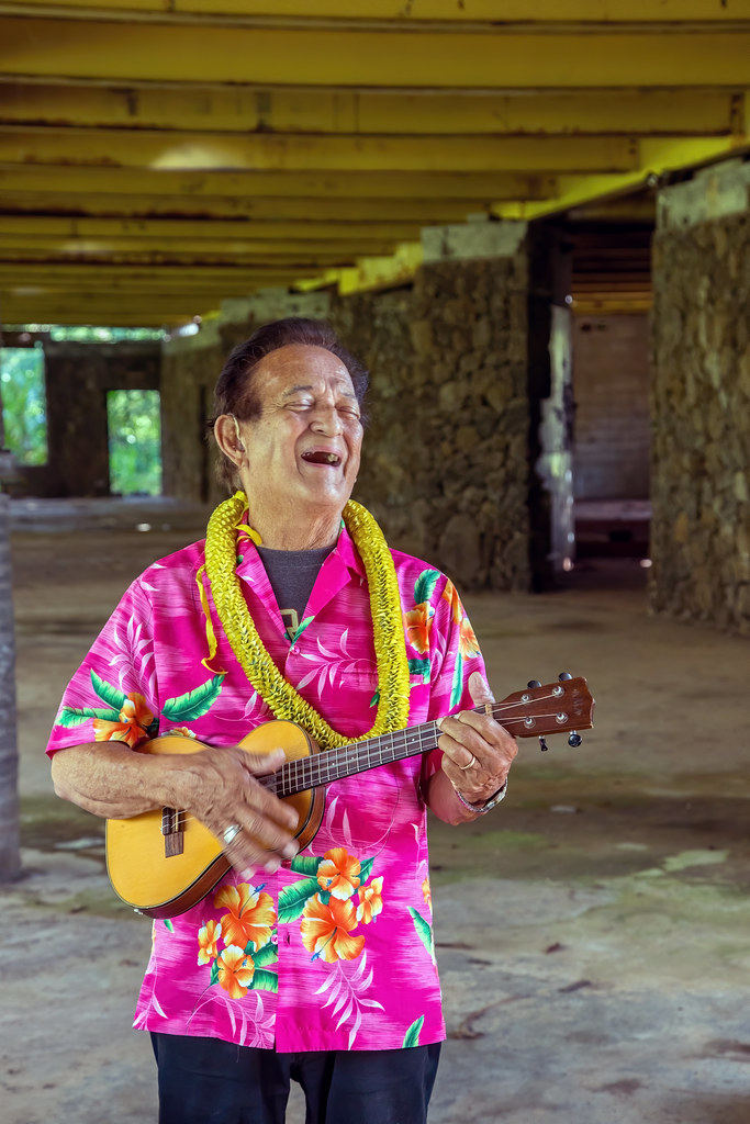 _5D39740 Larry Rivera at the demolished Coco Palms Hotel. … Flickr