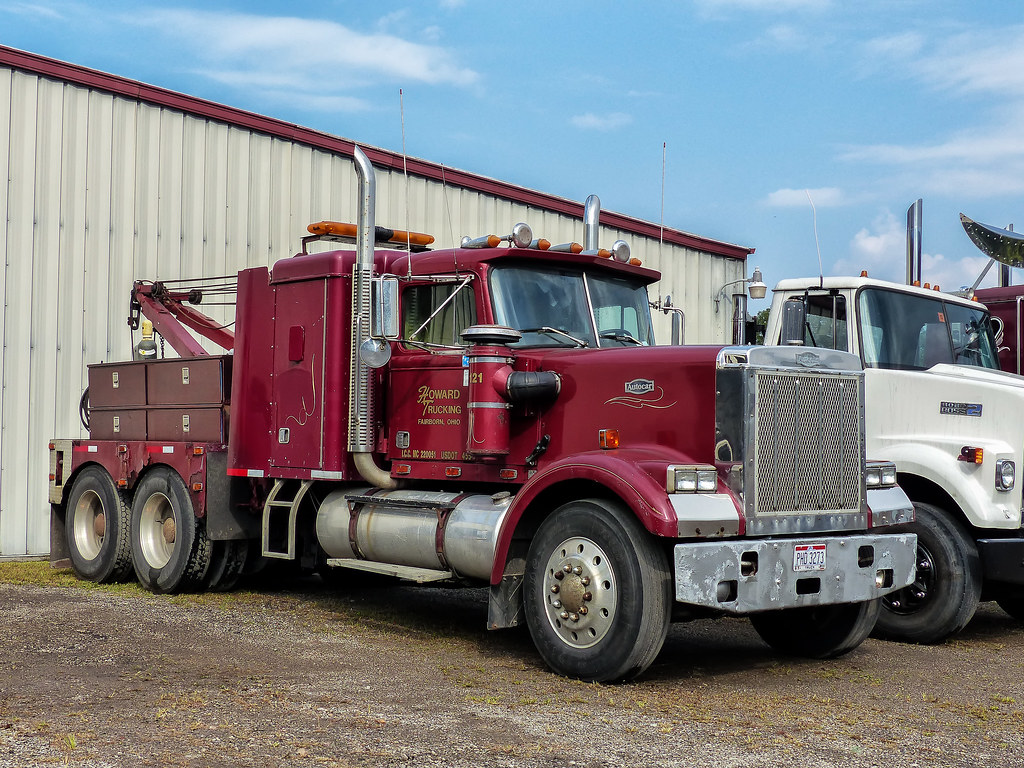 Howard Trucking's Autocar Twin Boom Tow Truck Taken at the… Flickr