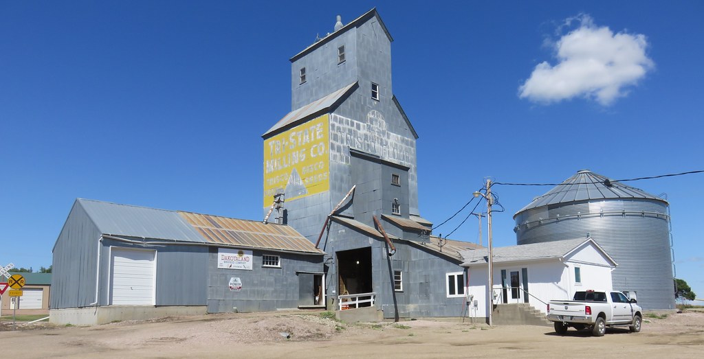 Grain Elevator (Vivian, South Dakota) Vivian, South Dakota… Flickr