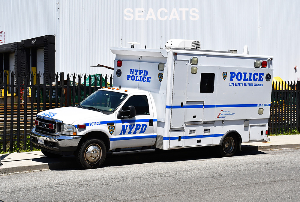 New York Police Department (NYPD) Ford mobile command truc… Flickr