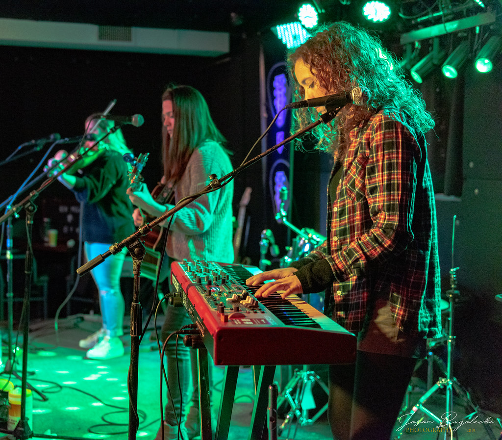 Violet Wilder Action shot Used a combination of auto iso,… Flickr