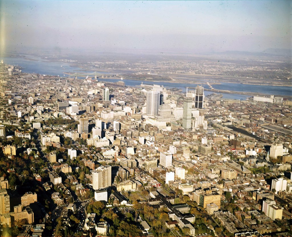 Vue aérienne de Montréal Description Cette photographie,… Flickr