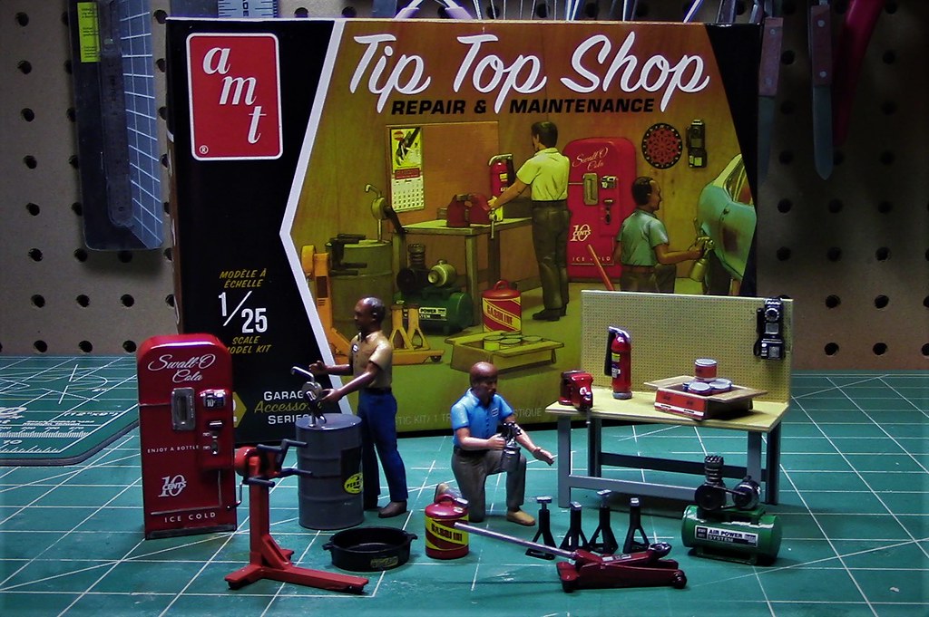 AMTPP016M Garage Accessory Set 2 "Tip Top Shop" Flickr