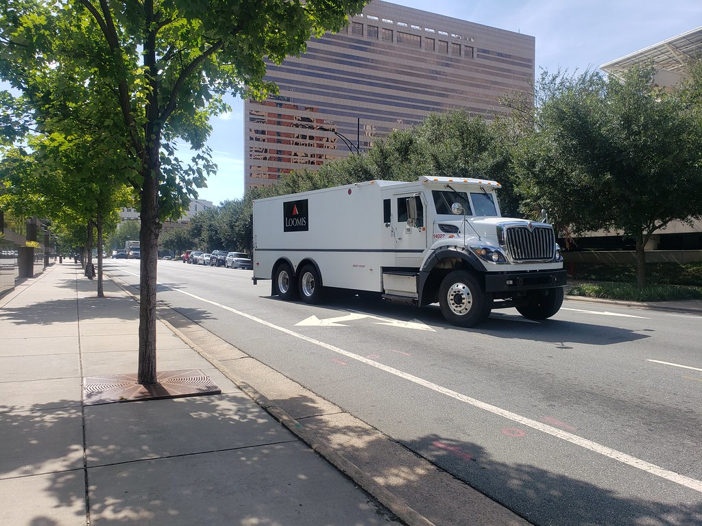 Loomis Armored International courier van MJofLakeland1 Flickr