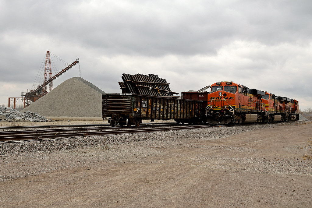 Falling granite at Granite Falls BNSF power idles as one o… Flickr