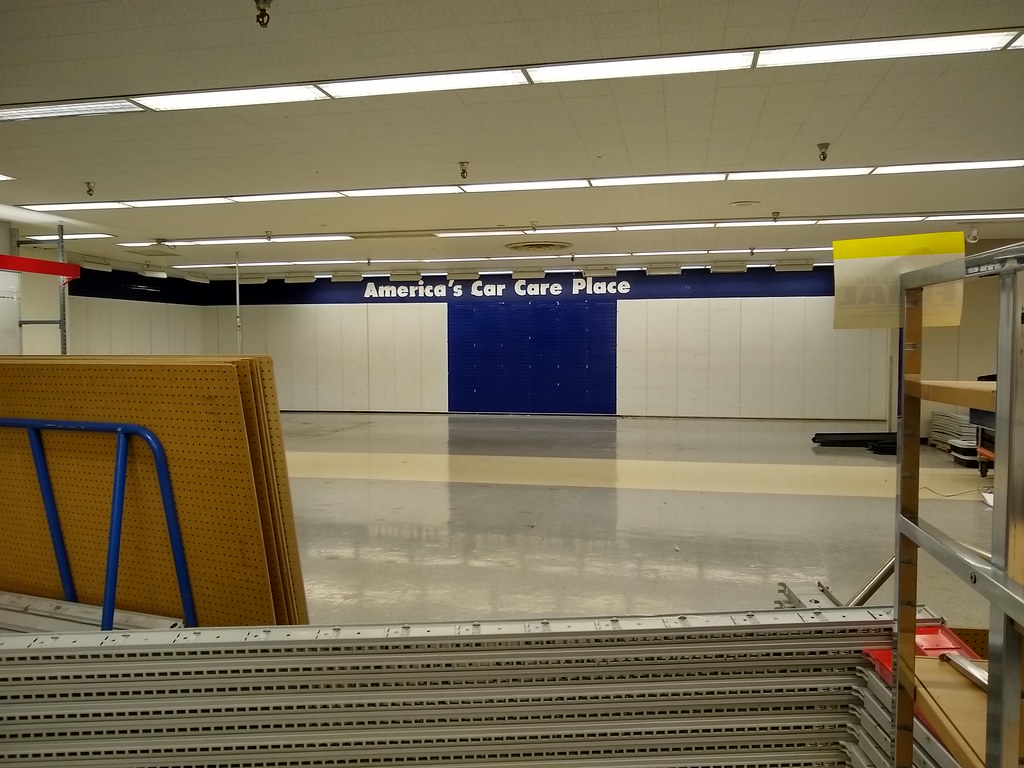 Goodbye Sears (AJM NWPJ) The Everett Mall Sears has been a… Flickr