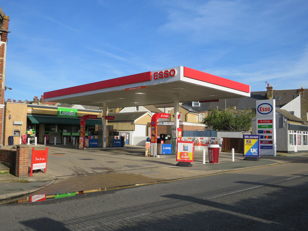 Esso Old Road West, Gravesend, Kent This was previously … Flickr