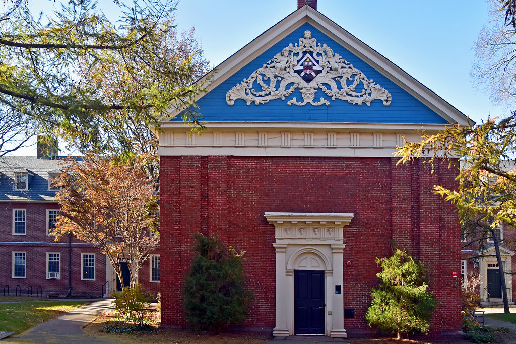 Holden Chapel Holden Chapel, built in 1744, in Harvard Yar… AntyDiluvian Flickr