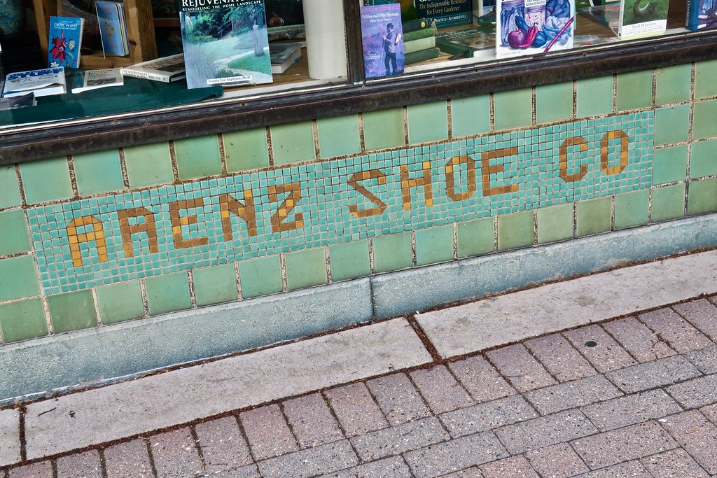 Arenz Shoes, La Crosse, WI Tiled front on the former Arenz… Flickr