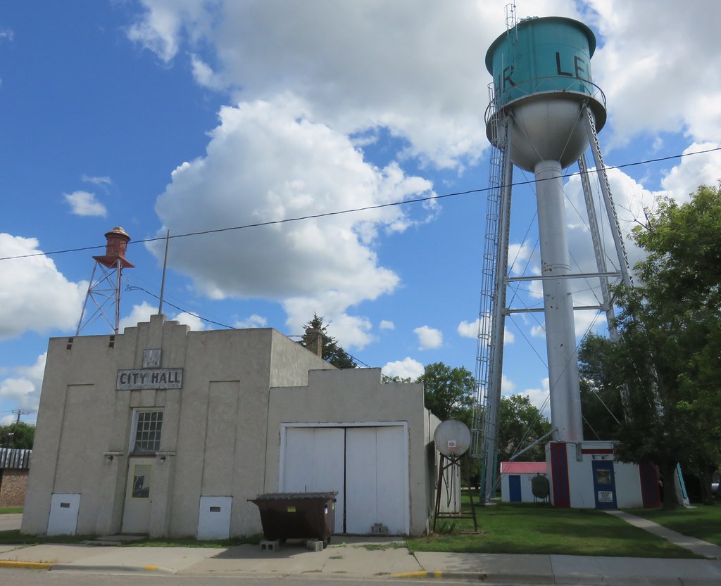 Lehr, North Dakota City Hall and Water Tower Lehr, North D… Flickr