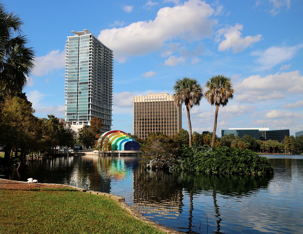 Lake Eola Park. Orlando Lake Eola is a small lake within t… Flickr