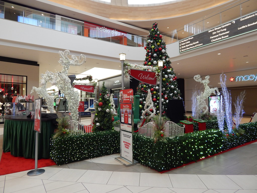 Del Amo Mall after Thanksgiving lunch, before Black Frid… Flickr