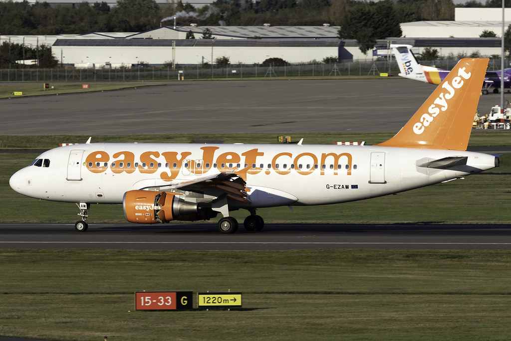 easyJet A319 GEZAW at Birmingham Airport BHX/EGBB Flickr