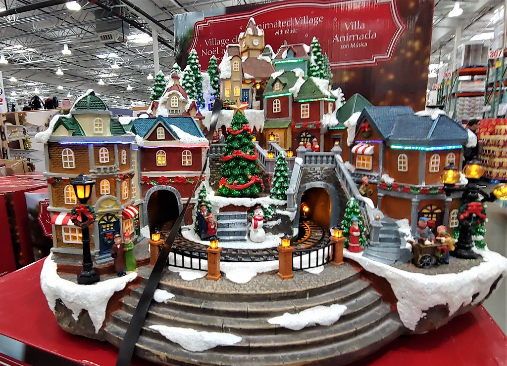 Costco Christmas decorations at Costco in Lynnwood, WA loc… Flickr