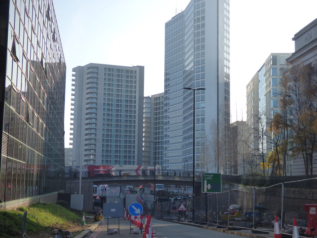 Dandara, Alpha Tower and Centenary Way from Paradise Circu… Flickr