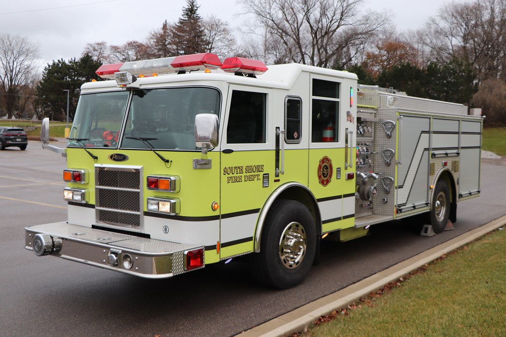 South Shore Fire Department A 2005 Pierce engine fire truc… Flickr