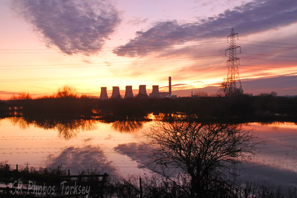 Cottam Power Station from Marton, Lincolnshire Stuart Rose Flickr