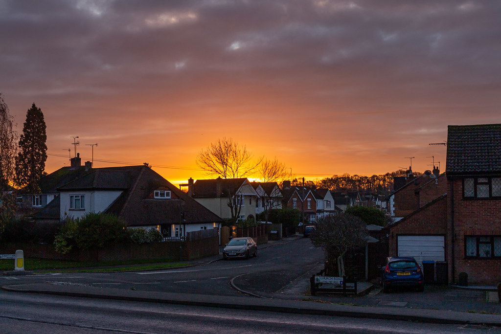 Addlestone sunrise (20191203) Sunrise over Church Road/Lib… Flickr