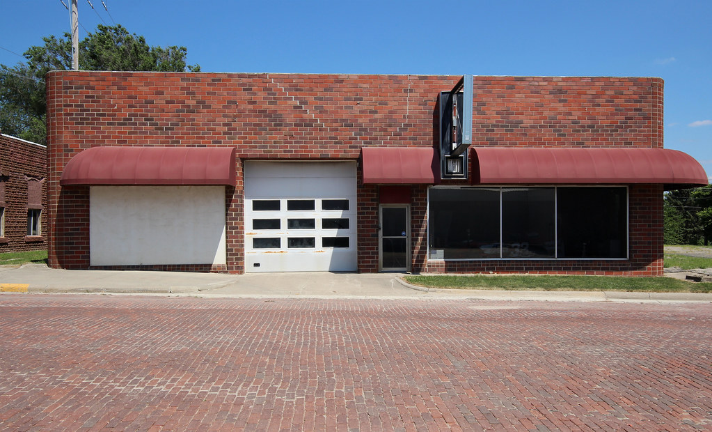 Auto Dealership Mt. Ayr, IA Tom McLaughlin Flickr