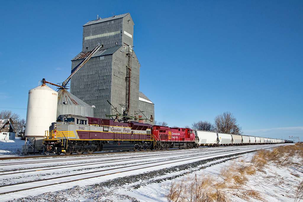 CP 7012 West at Drake, North Dakota Canadian Pacific SD70A… Flickr