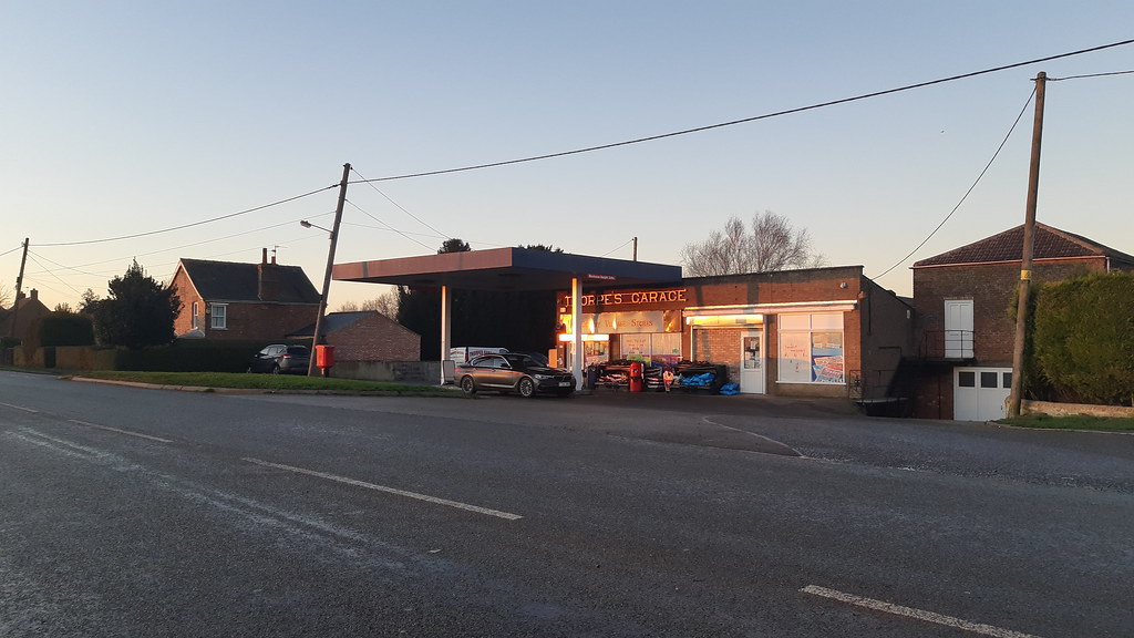 Ex GulfThorpe's Garage/Cowbit Village Stores, Barrier Ban… Flickr