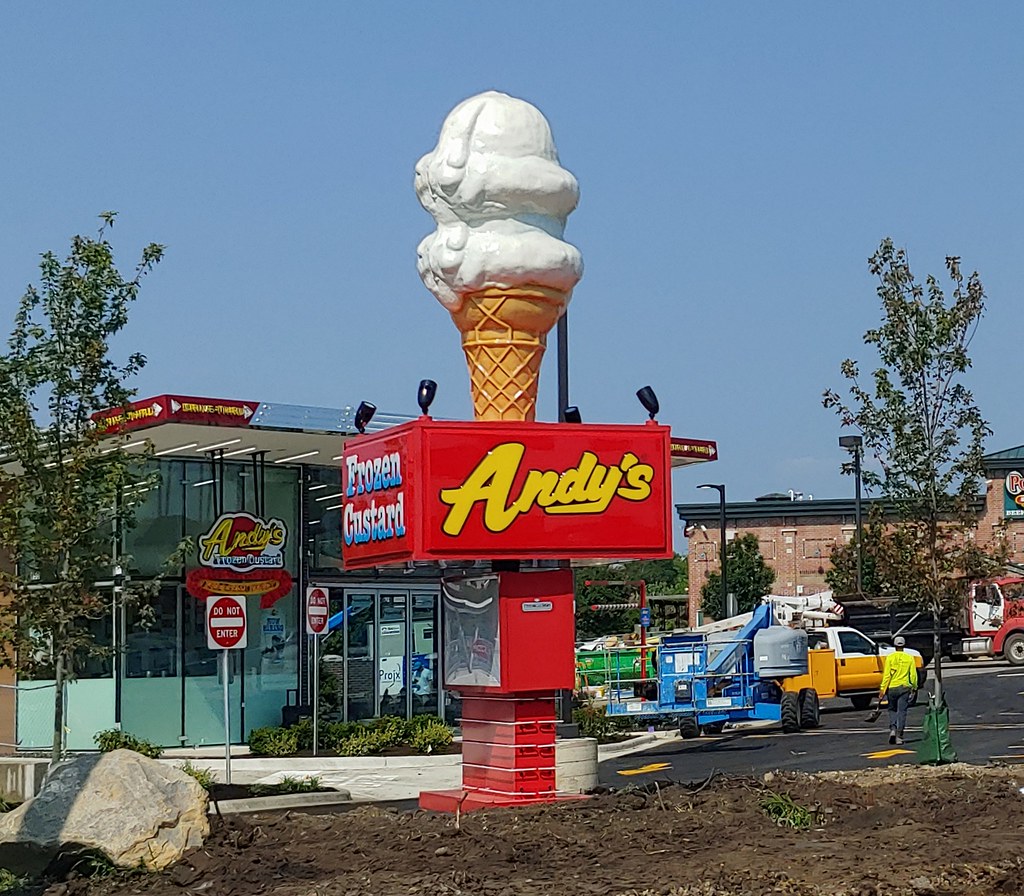 Giant Ice Cream Cone This giant ice cream cone is in front… Flickr