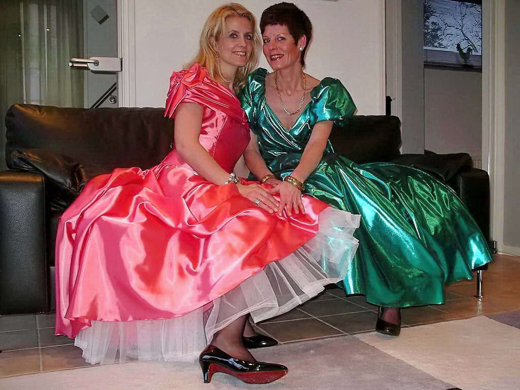 Skirt lift Patricia delicately lifts her skirt a bit and A… Flickr