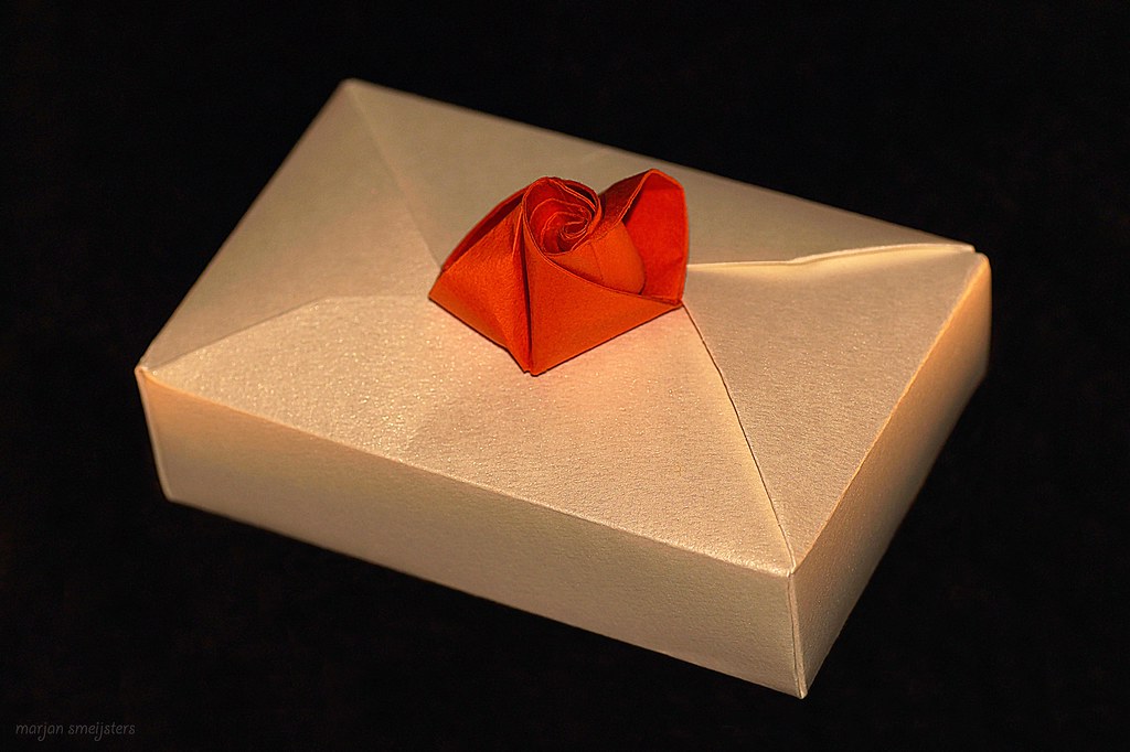 Origami A4Box & Rose decoration (Seiji Nishikawa) Flickr