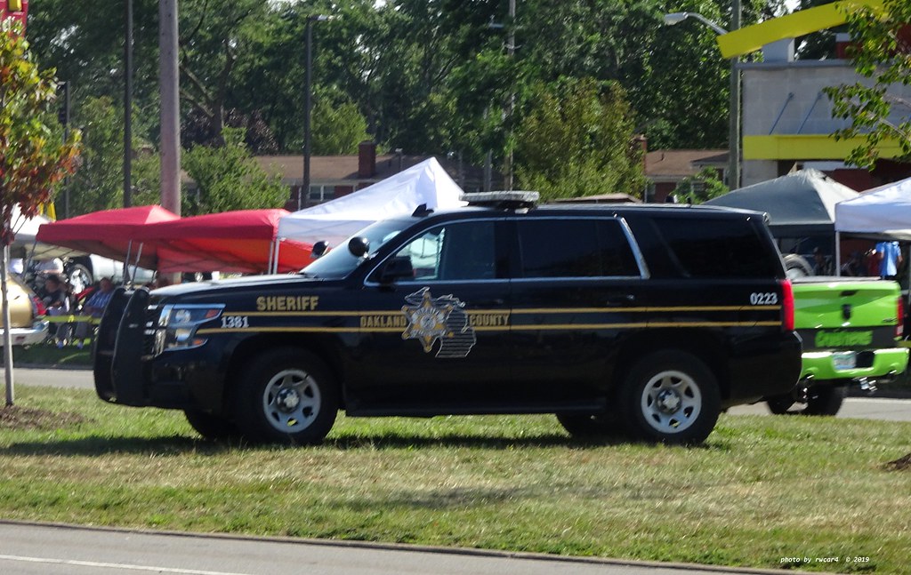 Oakland County, Michigan Sheriff Chevrolet Tahoe (1) a photo on