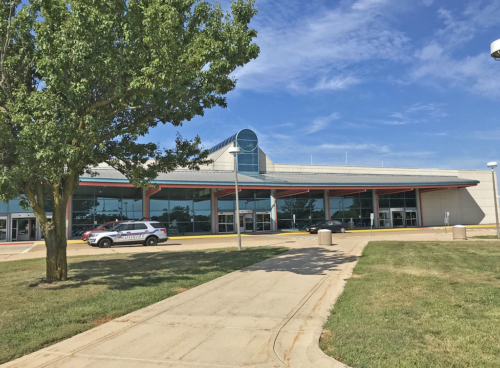 ChampaignUrbana Airport The airport terminal at Universit… Flickr