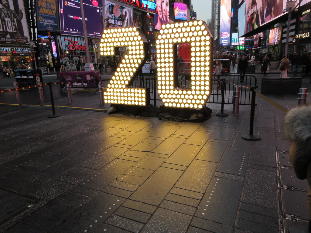 Big Giant 20 Light Bulb Sign Times Square NYC 2111 Flickr