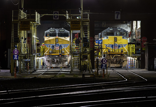 Working on the Night Shift Mechanics at Union Pacific's Ro… Flickr