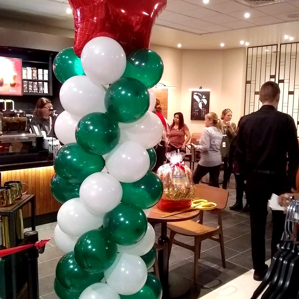 Starbucks in Macy's is now open! 🎉 Starbucks in the Macy'… Flickr