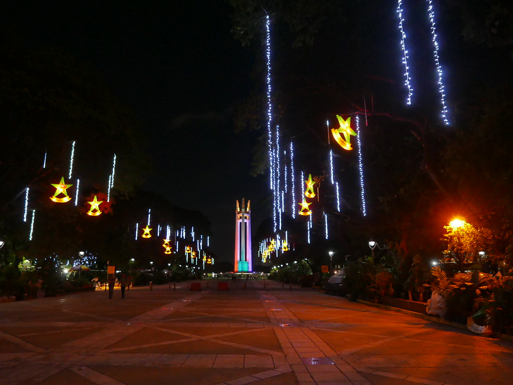 quezon memorial by night the christmas lights adorn the me… Flickr